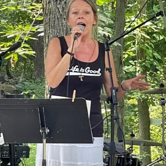 Meet your Posher, Lauralee & Richie too! - Picture 3 of 9